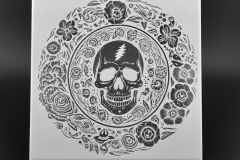 Skull-and-roses-AI-tile